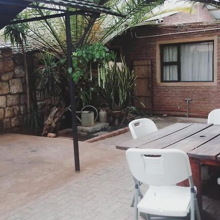 Auberge de jeunesse Tsumeb Backpackers & Safari Extérieur photo